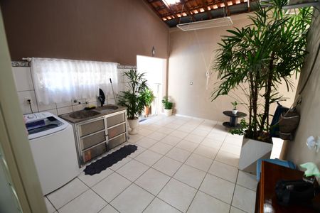 Casa à venda com 115m², 3 quartos e sem vagaÁrea de Serviço