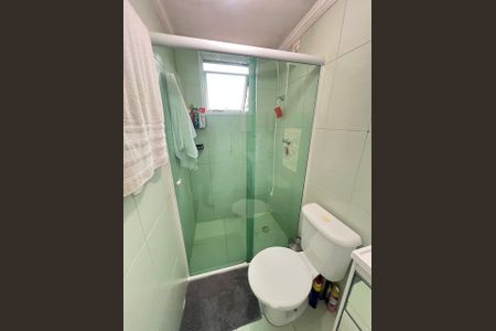 Banheiro  de apartamento à venda com 2 quartos, 43m² em Vila Eldizia, Santo André