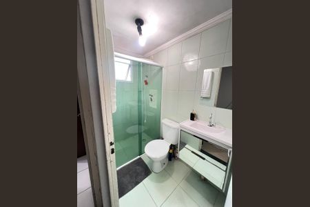 Banheiro  de apartamento à venda com 2 quartos, 43m² em Vila Eldizia, Santo André