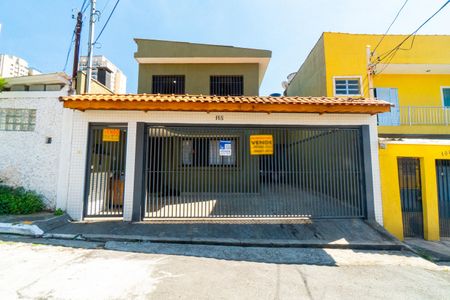 Casa à venda com 129m², 2 quartos e 4 vagas Casa à venda com 129m², 2 quartos e 4 vagasFachada