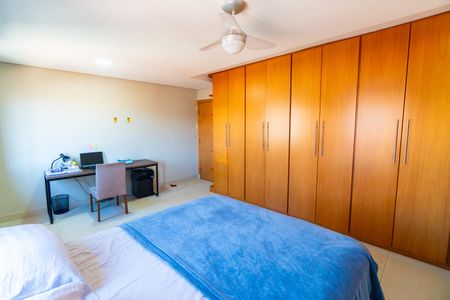 Casa à venda com 129m², 2 quartos e 4 vagas Casa à venda com 129m², 2 quartos e 4 vagasQuarto 1