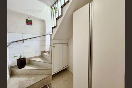 Apartamento à venda com 230m², 4 quartos e 3 vagasEscada