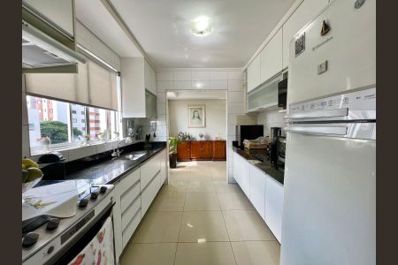 Apartamento à venda com 230m², 4 quartos e 3 vagasCozinha