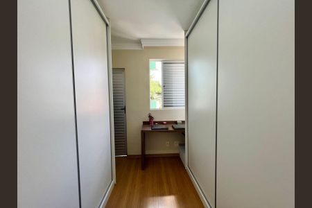 Apartamento à venda com 230m², 4 quartos e 3 vagasCloset