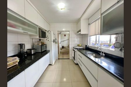 Apartamento à venda com 230m², 4 quartos e 3 vagasCozinha