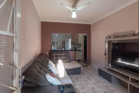 Casa à venda com 130m², 3 quartos e 4 vagas Casa à venda com 130m², 3 quartos e 4 vagasSala