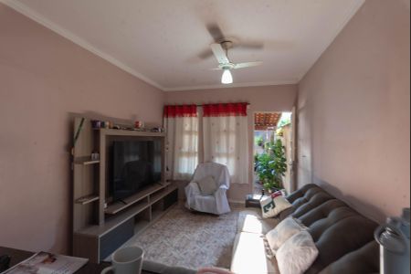 Casa à venda com 130m², 3 quartos e 4 vagas Casa à venda com 130m², 3 quartos e 4 vagasSala