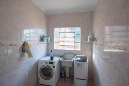 Casa à venda com 130m², 3 quartos e 4 vagas Casa à venda com 130m², 3 quartos e 4 vagasÁrea de Serviço