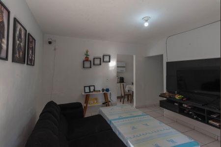 Casa à venda com 130m², 3 quartos e 4 vagas Casa à venda com 130m², 3 quartos e 4 vagasCasa 2- Sala