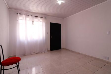 Casa de condomínio para alugar com 68m², 1 quarto e sem vagaSala