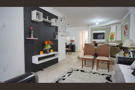 Casa para alugar com 325m², 3 quartos e 4 vagasSala 