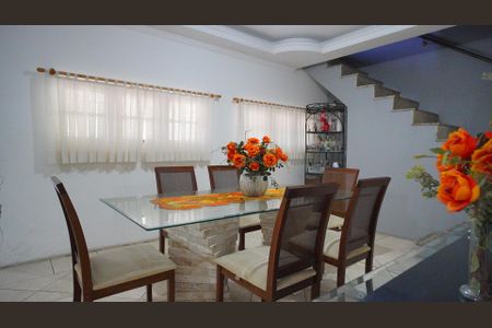 Casa para alugar com 325m², 3 quartos e 4 vagasSala 