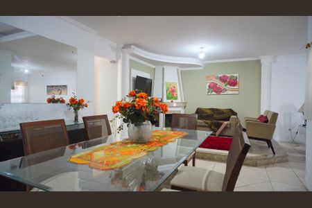 Casa para alugar com 325m², 3 quartos e 4 vagasSala 