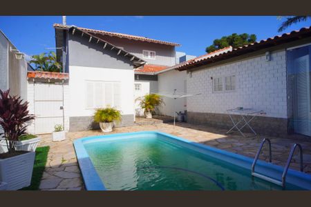 Casa para alugar com 325m², 3 quartos e 4 vagasPátio fundos/ piscina 