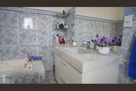 Casa para alugar com 325m², 3 quartos e 4 vagasBanheiro 2