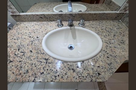 Apartamento à venda com 82m², 3 quartos e 2 vagasBanheiro Social