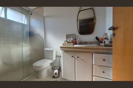 Apartamento à venda com 110m², 3 quartos e 2 vagasBanheiro da suíte