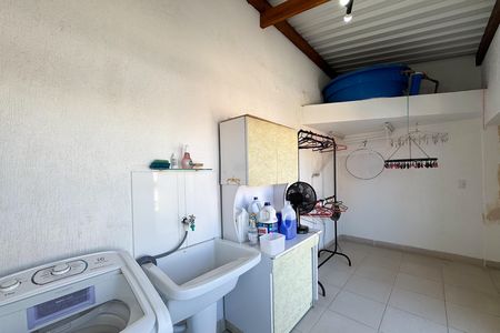 Casa à venda com 284m², 2 quartos e 2 vagas Casa à venda com 284m², 2 quartos e 2 vagasÁrea de Serviço 2