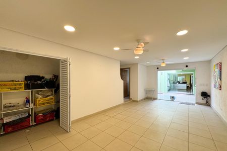 Casa à venda com 284m², 2 quartos e 2 vagas Casa à venda com 284m², 2 quartos e 2 vagasÁrea de Serviço 1