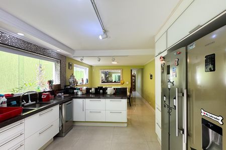 Casa à venda com 284m², 2 quartos e 2 vagas Casa à venda com 284m², 2 quartos e 2 vagasCozinha