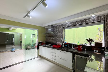 Casa à venda com 284m², 2 quartos e 2 vagas Casa à venda com 284m², 2 quartos e 2 vagasCozinha
