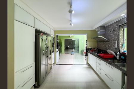 Casa à venda com 284m², 2 quartos e 2 vagas Casa à venda com 284m², 2 quartos e 2 vagasCozinha