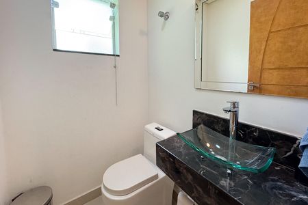 Casa à venda com 284m², 2 quartos e 2 vagas Casa à venda com 284m², 2 quartos e 2 vagasLavabo 1