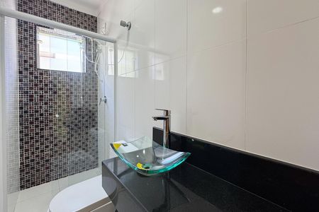 Casa à venda com 284m², 2 quartos e 2 vagas Casa à venda com 284m², 2 quartos e 2 vagasBanheiro Social