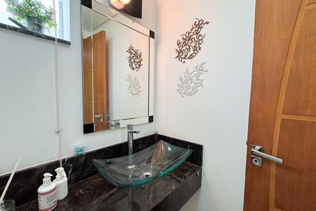 Casa à venda com 284m², 2 quartos e 2 vagas Casa à venda com 284m², 2 quartos e 2 vagasLavabo 2