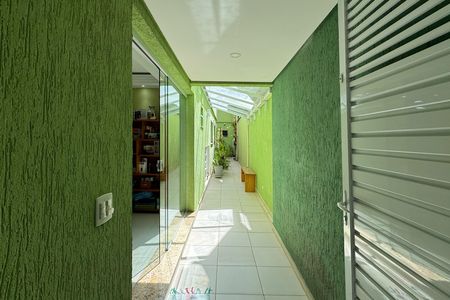 Casa à venda com 284m², 2 quartos e 2 vagas Casa à venda com 284m², 2 quartos e 2 vagasEntrada