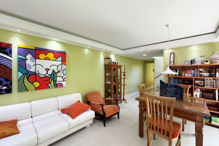 Casa à venda com 284m², 2 quartos e 2 vagas Casa à venda com 284m², 2 quartos e 2 vagasSala