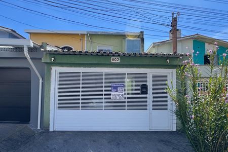 Casa à venda com 284m², 2 quartos e 2 vagas Casa à venda com 284m², 2 quartos e 2 vagasFachada