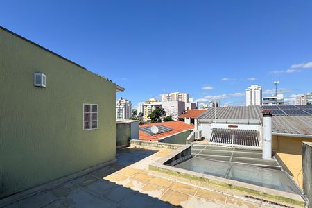Casa à venda com 284m², 2 quartos e 2 vagas Casa à venda com 284m², 2 quartos e 2 vagasVaranda