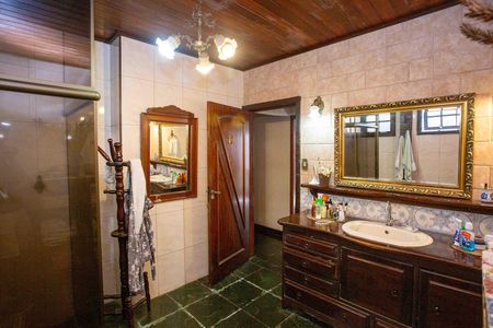 Casa à venda com 660m², 5 quartos e 8 vagasBanheiro 1