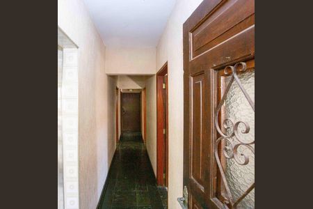 Casa à venda com 660m², 5 quartos e 8 vagasCorredor
