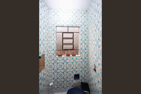 Casa à venda com 660m², 5 quartos e 8 vagasBanheiro 2