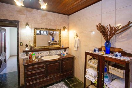 Casa à venda com 660m², 5 quartos e 8 vagasBanheiro 1
