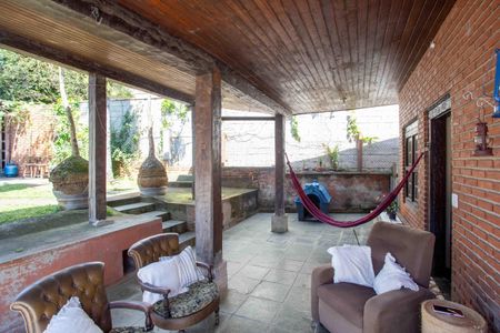Casa à venda com 660m², 5 quartos e 8 vagasVaranda
