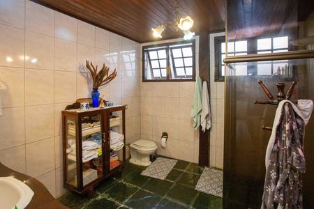 Casa à venda com 660m², 5 quartos e 8 vagasBanheiro 1