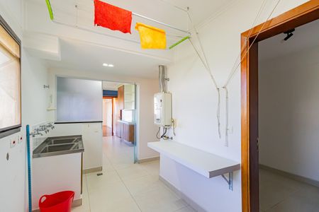 Apartamento para alugar com 219m², 3 quartos e 3 vagasÁrea de Serviço