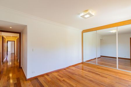 Apartamento para alugar com 219m², 3 quartos e 3 vagasSuíte 1