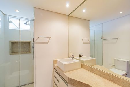 Apartamento para alugar com 219m², 3 quartos e 3 vagasBanheiro