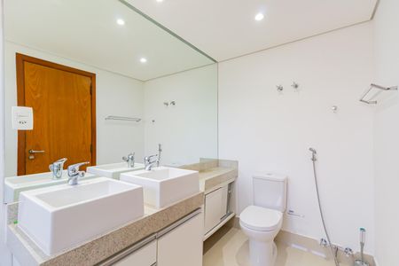 Apartamento para alugar com 219m², 3 quartos e 3 vagasBanheiro da Suíte 1