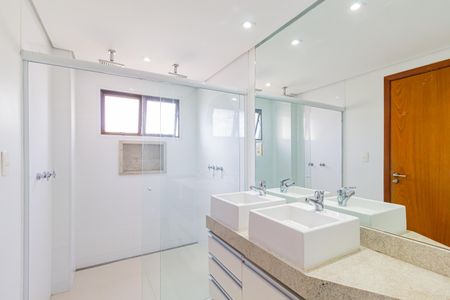 Apartamento para alugar com 219m², 3 quartos e 3 vagasBanheiro da Suíte 1