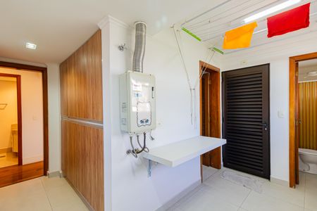 Apartamento para alugar com 219m², 3 quartos e 3 vagasÁrea de Serviço