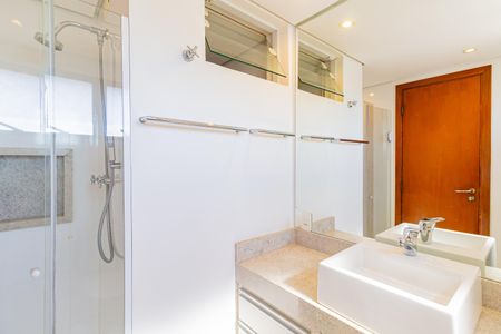 Apartamento para alugar com 219m², 3 quartos e 3 vagasBanheiro da Suíte 2