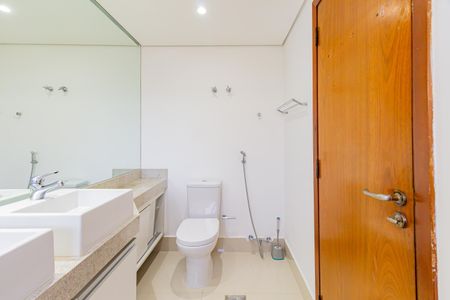 Apartamento para alugar com 219m², 3 quartos e 3 vagasBanheiro da Suíte 1