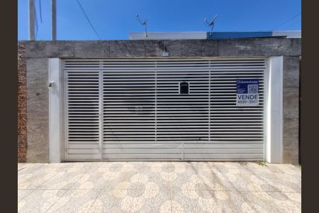 Casa à venda com 178m², 3 quartos e 2 vagasFachada