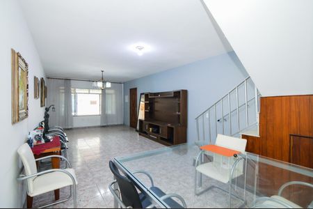 Casa à venda com 178m², 3 quartos e 2 vagasSala