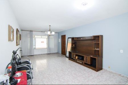 Casa à venda com 178m², 3 quartos e 2 vagasSala